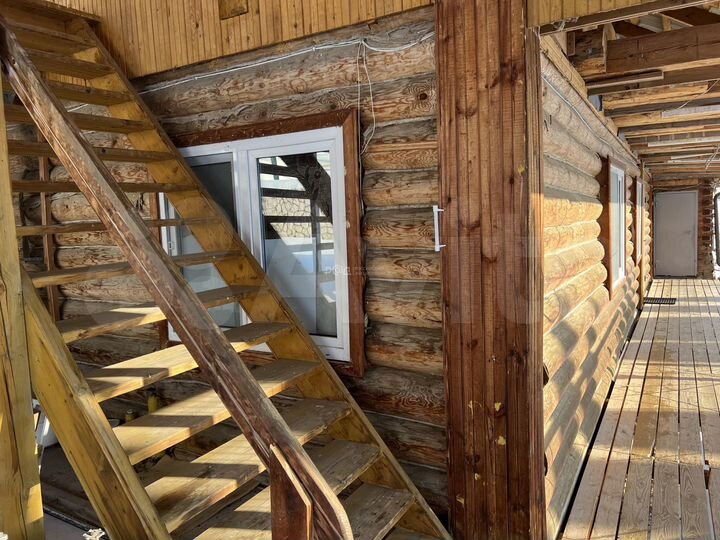 Дом 1236,9 м² на участке 23,7 сот.