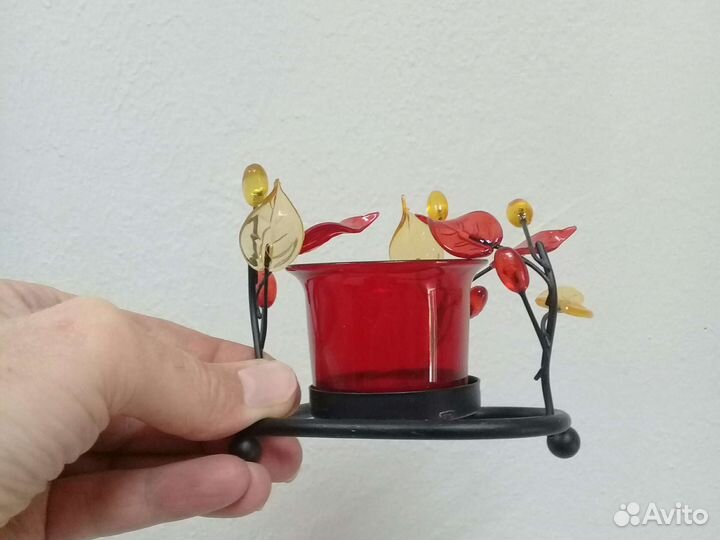 Декоративная вещь-ковка и цветное стекло