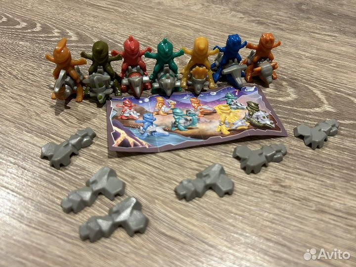 Киндеры всадники на динозаврах