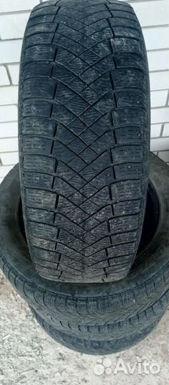 Pirelli Ice Zero 205/60 R16