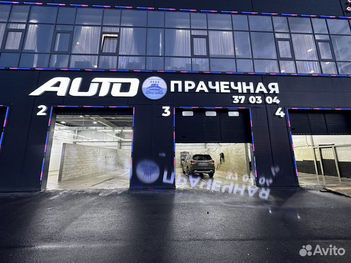 Работа автомойщика, автомойщик, мойка