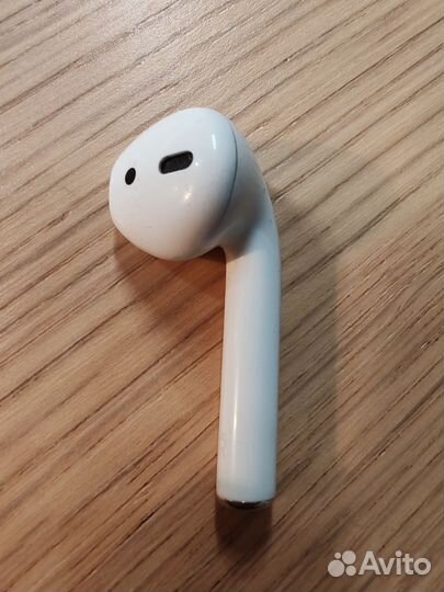 Наушник и кейс apple