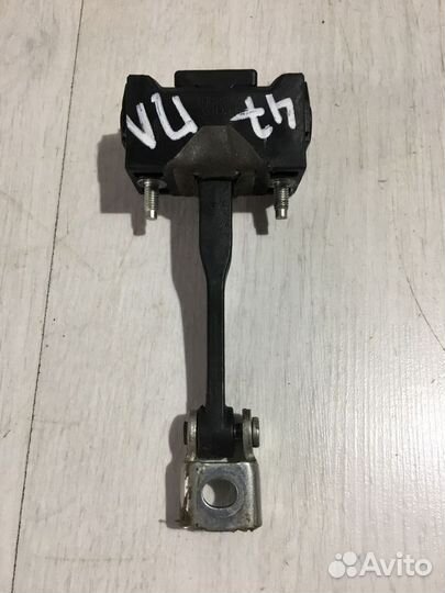 Ограничитель двери LADA vesta SW Cross 1.8 мт