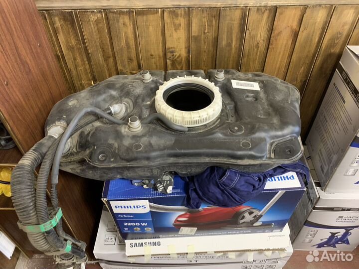 Топливный бак на Аксио-Филдер