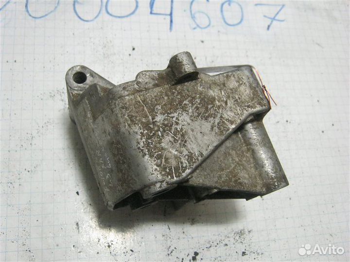 Кронштейн генератора Audi 100 C4 (1991-1994)