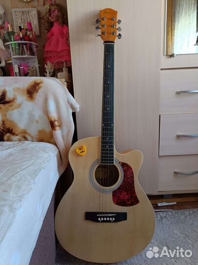 Акустическая гитара