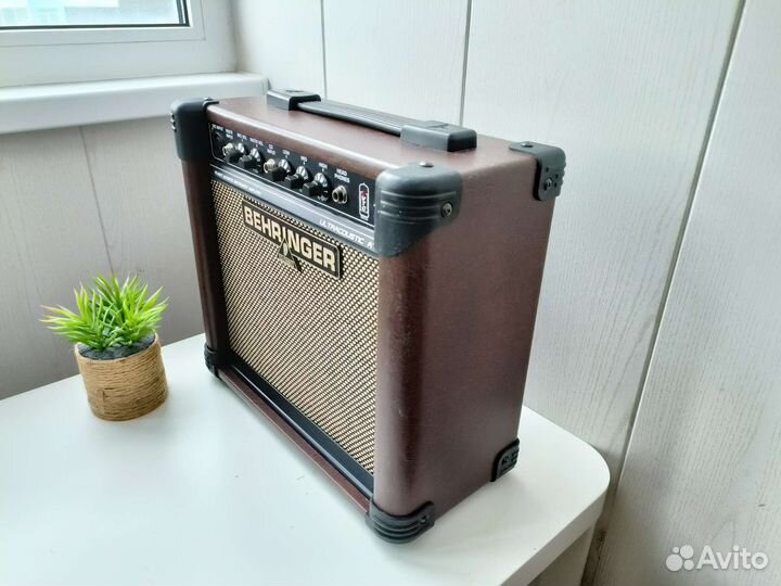 Комбоусилитель Behringer AT108