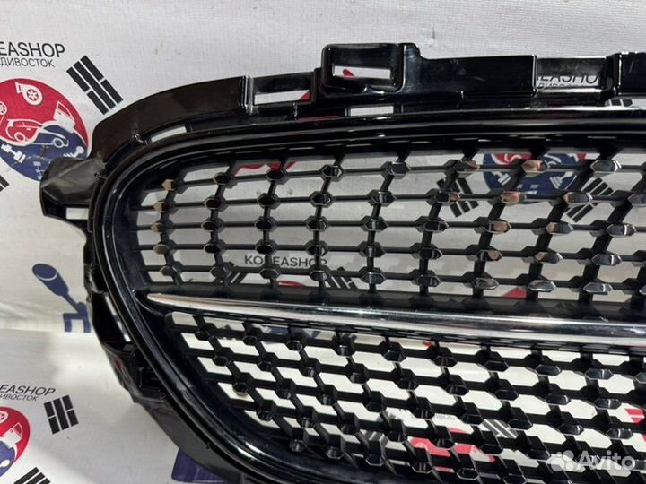 Решетка радиатора передняя Mercedes-Benz E-Class