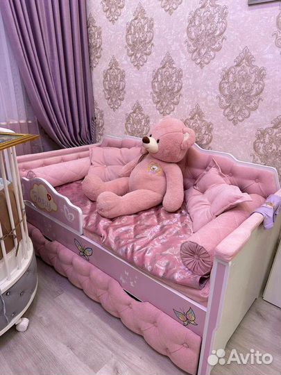 Детская кровать диванчик в каретной стяжке велюр