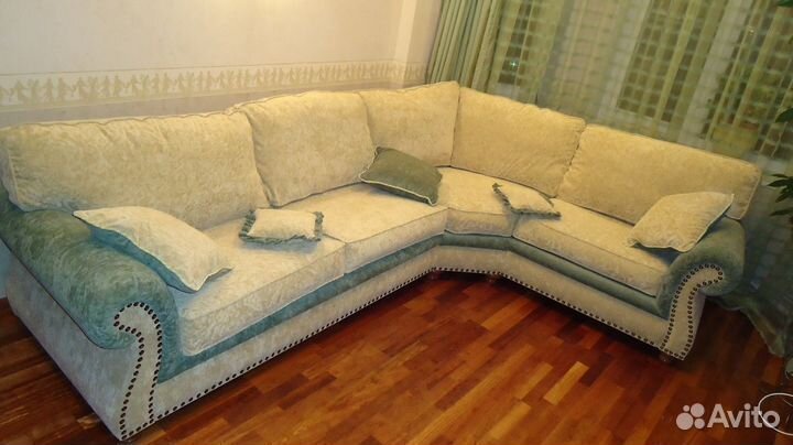 Перетяжка и замена обивки кожаных диванов