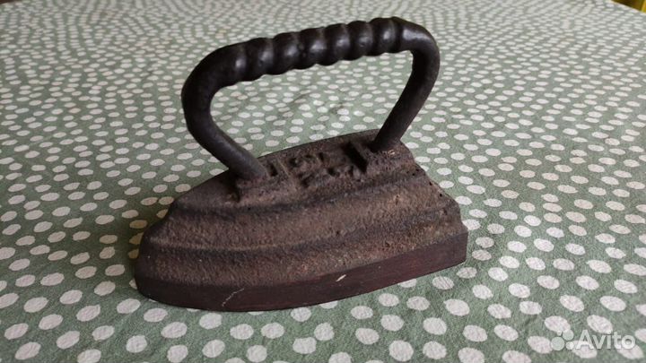 Утюг чугунный