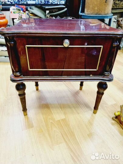 Прикроватная тумба, размер высота 55 см, ширина 55