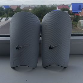 Щитки футбольные nike