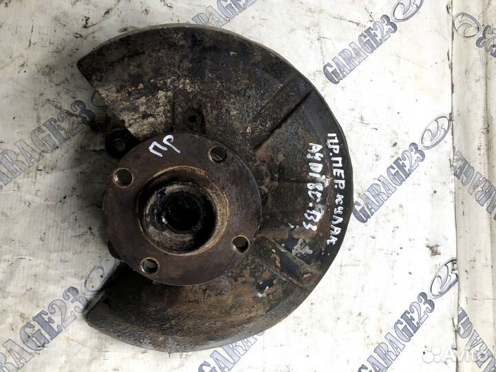 Кулак передний правый Audi 80 B3