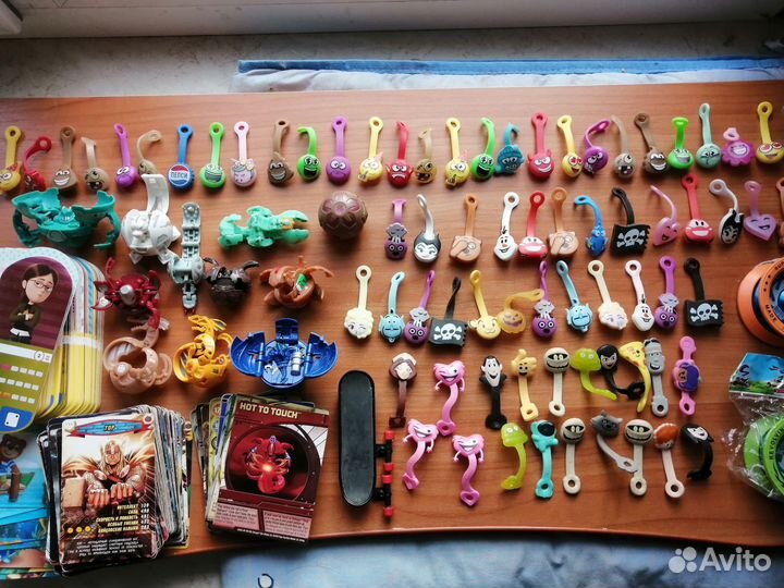 Карточки, фишки, бакуганы, гадкий Я, скрепыши