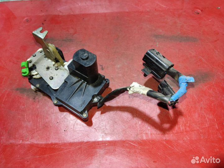 Замок двери передний правый Land Rover Range Rover