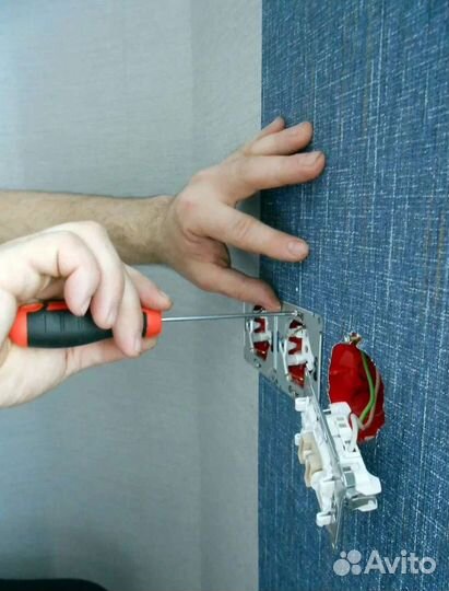 Монтаж розеток и выключателей