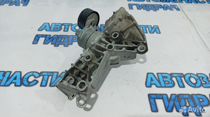 Кронштейн генератора Renault Duster 8200473400