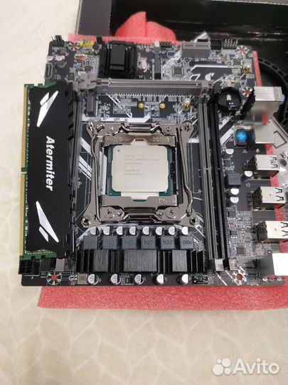 Материнская плата с процессором и памятью