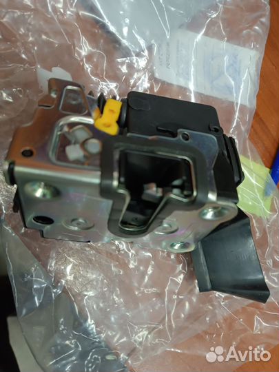 Замок двери передний левый largus logan