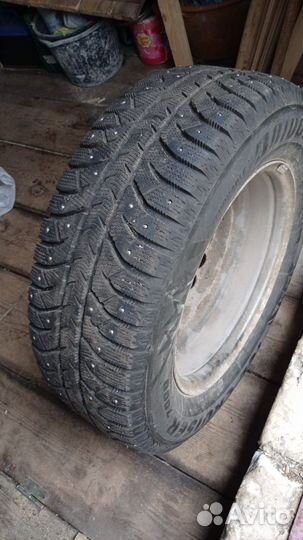 Bridgestone Ice Cruiser 7000 215/65 R16