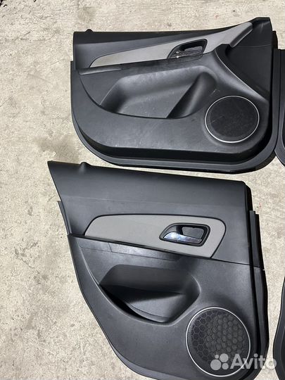 Обшивки дверей комплект Chevrolet Cruze универсал