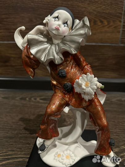 Статуэтка клоун Джузеппе Армани