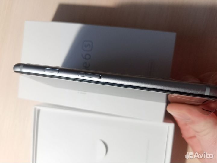Телефон iPhone 6s