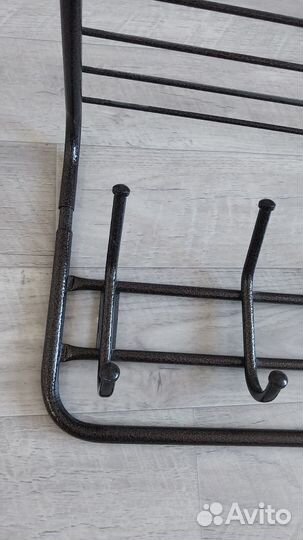 Вeшaлкa нaстeннaя