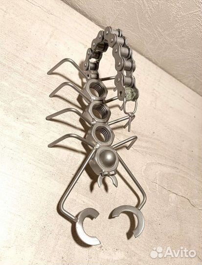 Статуэтка железная скорпион