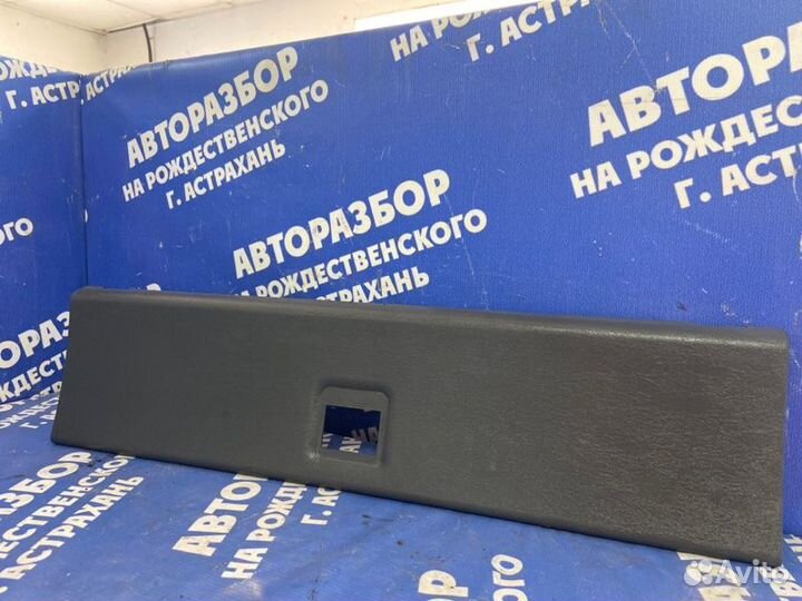 Крышка передней консоли. Scania P094Cb6X4Hz260