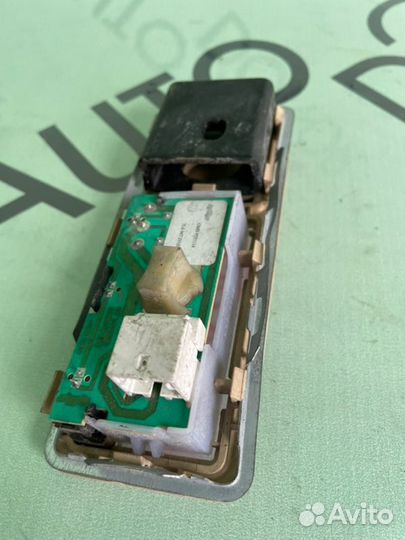 Плафон освещения салона Volkswagen Touareg 7L