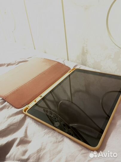 Чехол на iPad 10.2