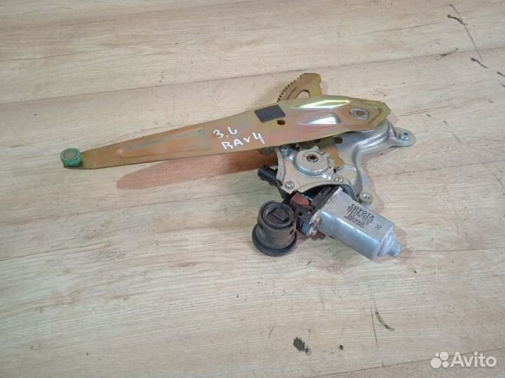 Стеклоподъемник электрический задний левый Toyota