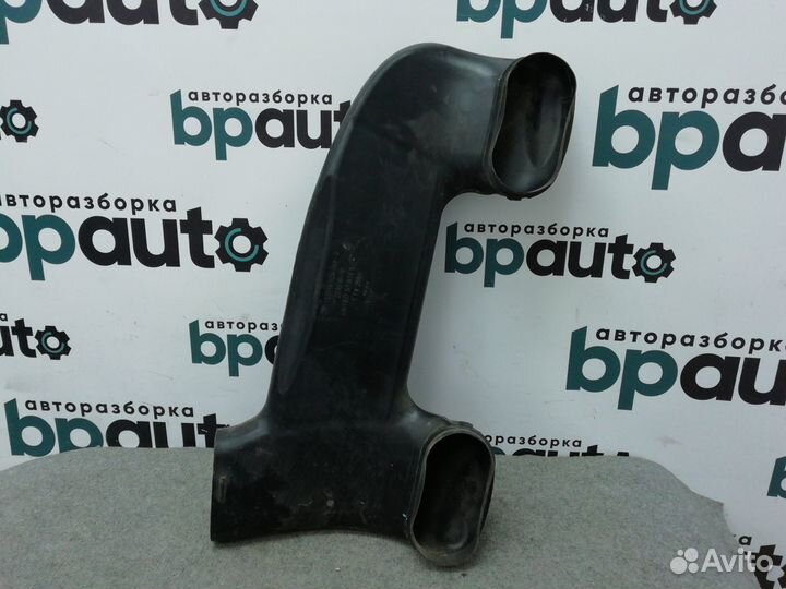 Воздухозаборник 13718570289 BMW