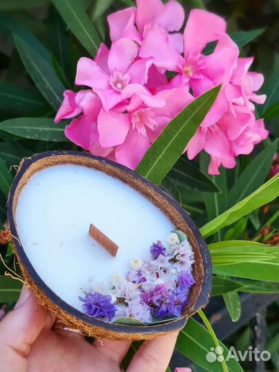 Арома свеча в кокосе ручной работы в подарок