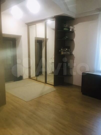 Дом 193,8 м² на участке 8 сот.