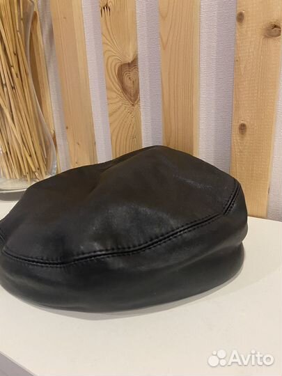 Женская кожаная беретка