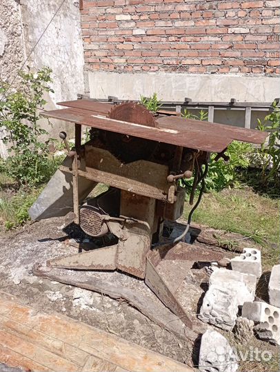 Станок деревообрабатывающий б/у