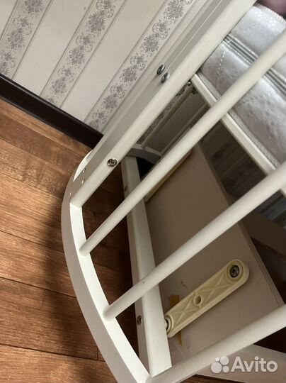 Детская кроватка с маятником круглая