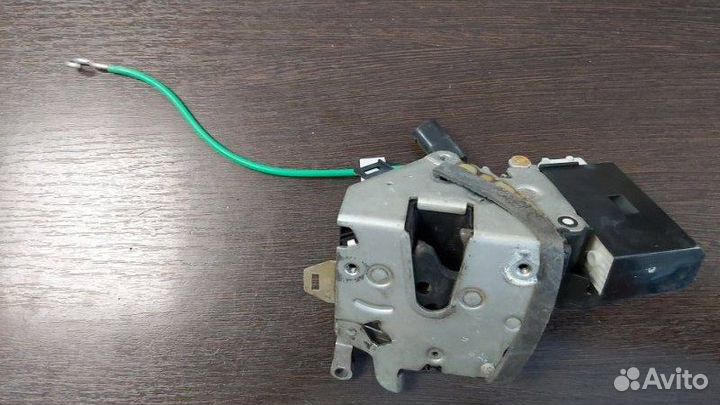 Замок двери передний левый Bmw 520I E39 M52 1996