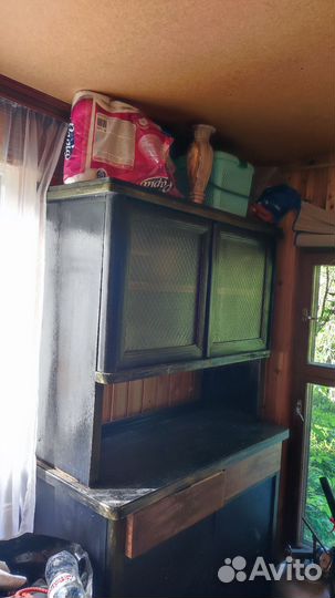 Старинный антикварный шкаф буфет