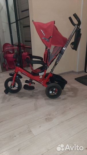 Детский трехколесный велосипед с ручкой
