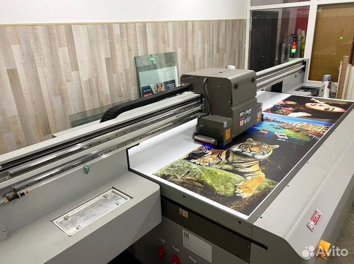 Планшетный уф-принтер uvip 3020