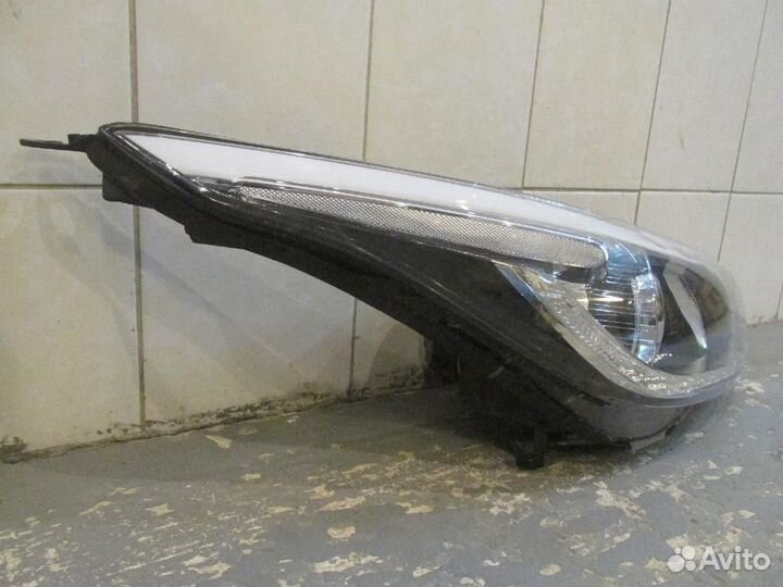 Фара правая Kia Ceed