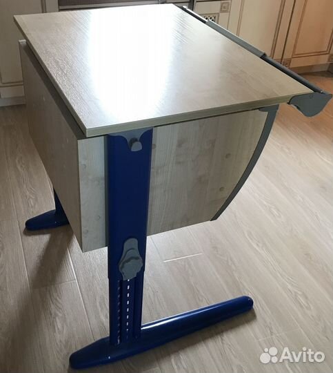 Письменный стол для школьника