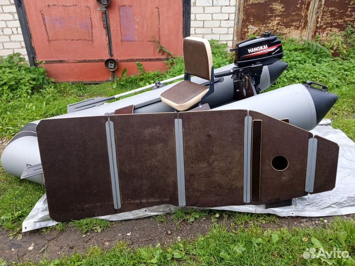 Лодка с мотором