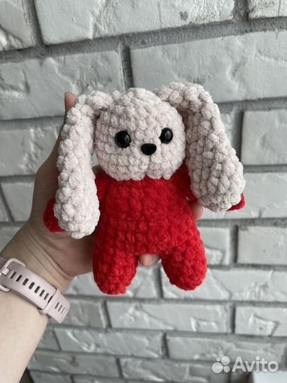 Вязаный зайчик. Игрушки ручной работы