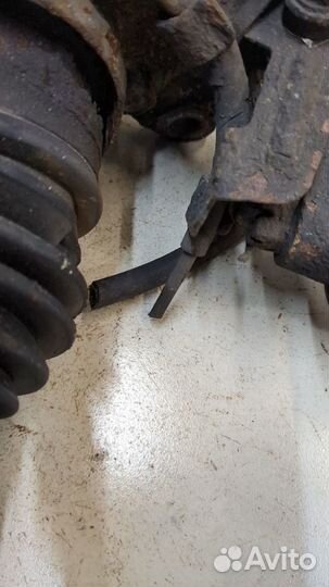 Ступица (кулак, цапфа) Mitsubishi L200, 2010