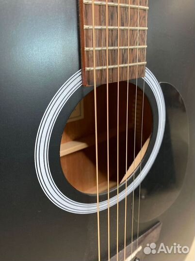 Акустическая гитара